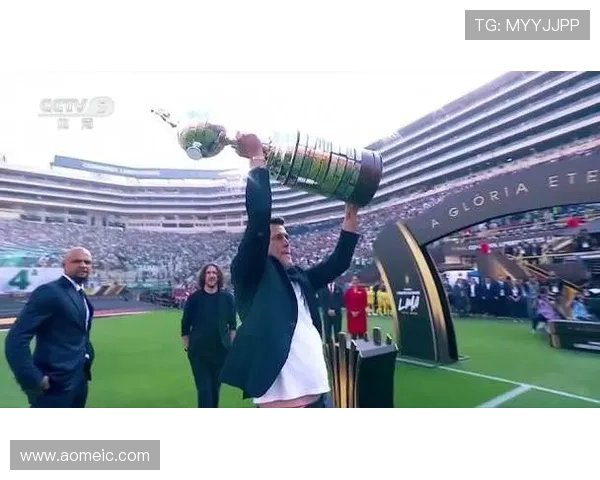 若日尼奥代表弗拉门戈赢下南美解放者杯，生涯再添重要冠军